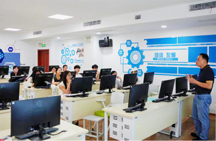 安徽大学张朋教授应邀为文学院师生作学术报告