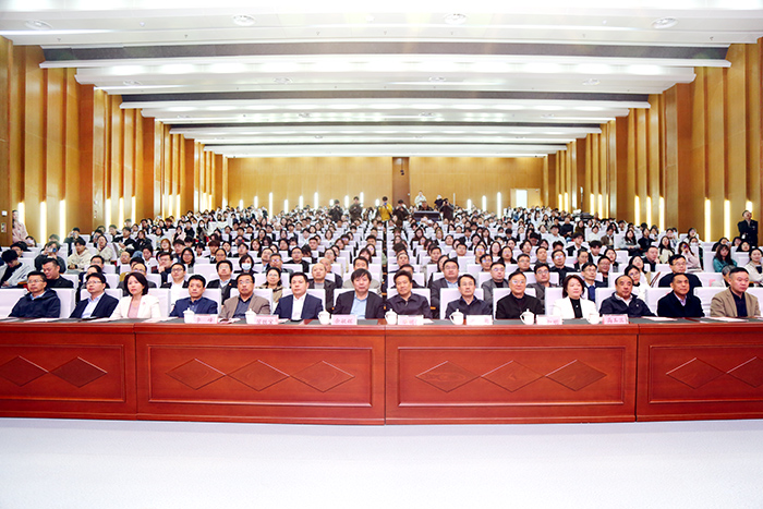 典赞青春·逐梦前行：学校举行2024年度学生先进集体、先进个人表彰大会